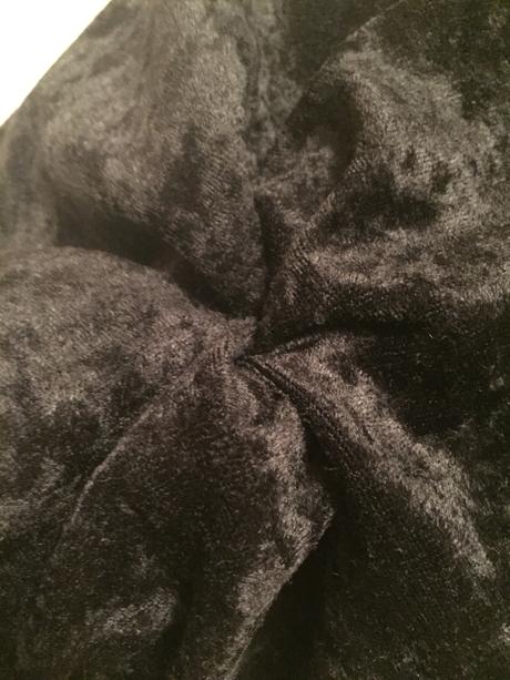 Cierna zamatova sukna, m