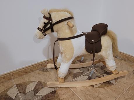 Plišový hojdací koník, 