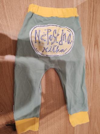 Huncút tepláky "neposedná riťka" 92/98, 98