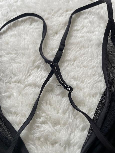 Cierne sietkovane body, l