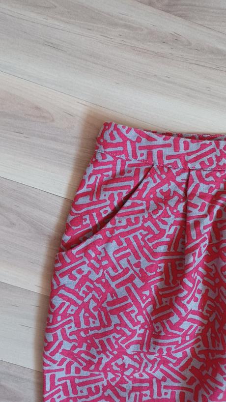 Vzorovaná sukňa s vreckami, s