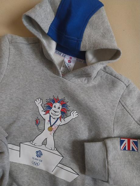 2x mikina ..cena spolu, marvel,116