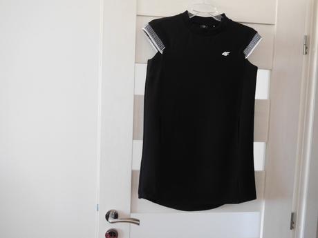 4f šatočky dievčenské 158 v. top top stav,, 158