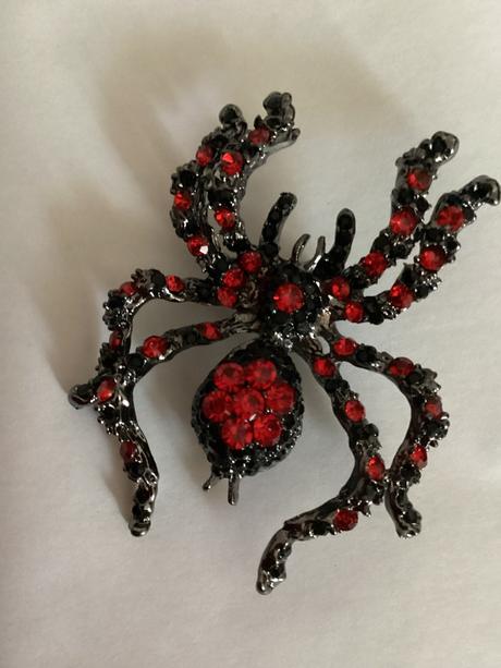 Brošňa pavúk červená,