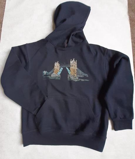 Mikina s kapucňou, 146