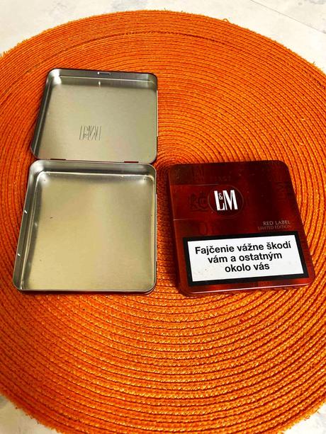 Plechové krabičky 8 ks,