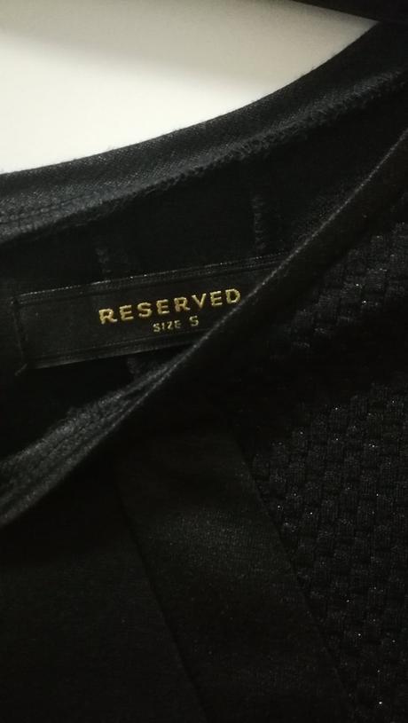 Cierne saty, reserved,s