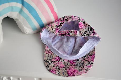 Kvetovaná šiltovka-uni,