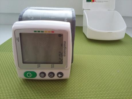 Ručný tlakomer na zápästie min.použitý v top stave, 