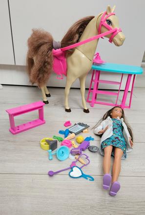 Barbie zverolekárka, 