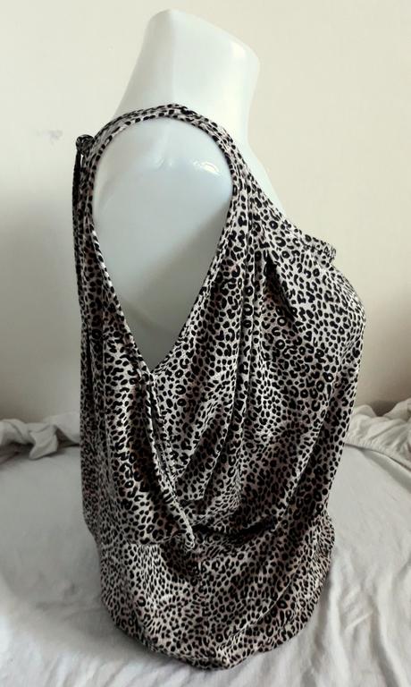 Krásne voĺnejšie tričko s prestrihmi na pleciach, f&f,38