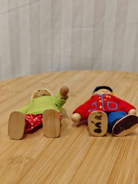 Sada ohybných drev. bábik goki, dievča, sprievodca, 