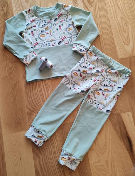 Autíčkové pyžamká, 104