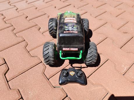 Predám auto na diaľkové ovladanie, 