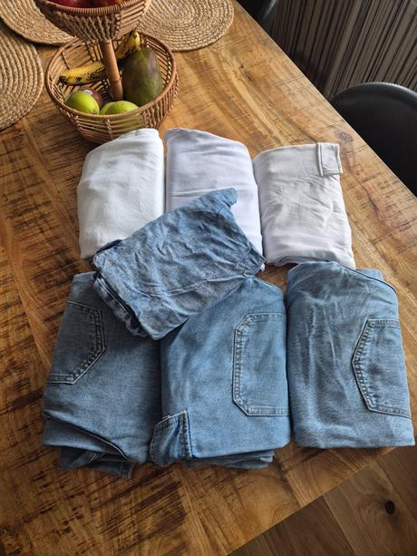 Balík oblečenia pre dievča, s