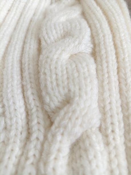 Biela čiapka na 5-8 rokov / super stav, 54