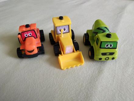 Traktor, nakladac, domiesavac,