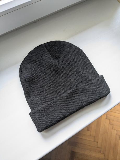 Čierna čiapka, sinsay