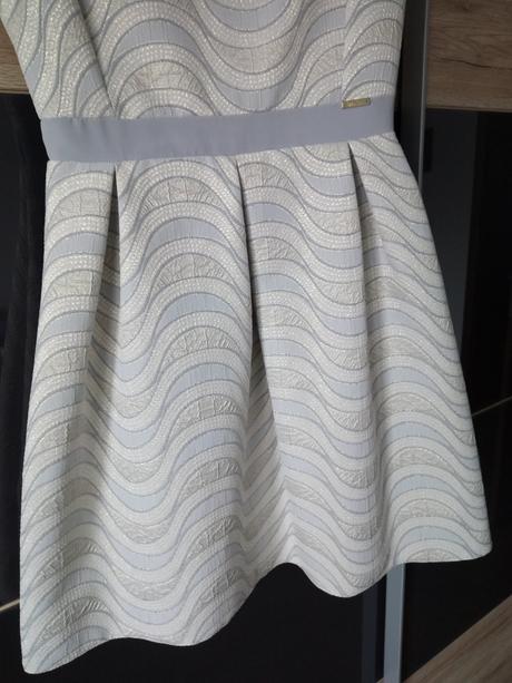 Krásne spoločenské šaty, m