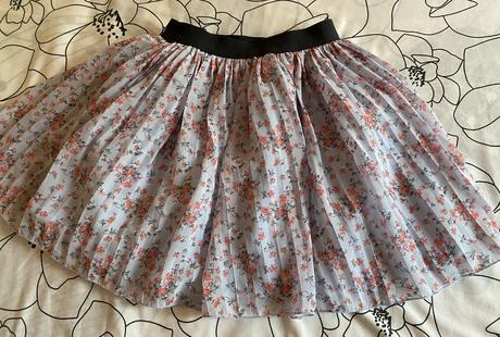 Podšitá tylová sukienka s kvietkami v. 128, 128