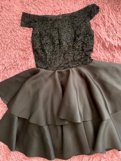 Slávnostne čierne šaty, 34