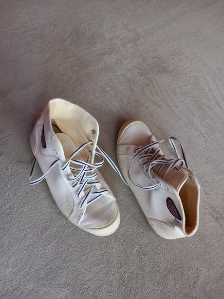 Platené tenisky, 39