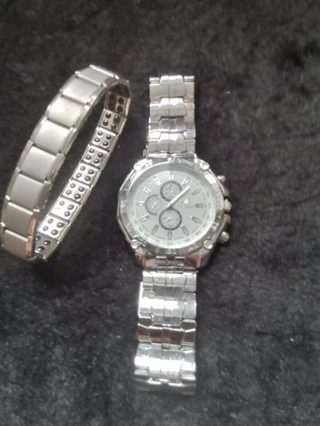 Pánske hodinky a náramok grátis, 