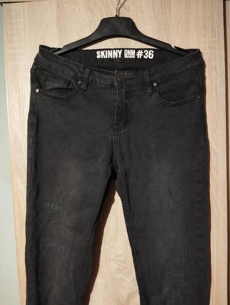 Rifle zdobené na členku a stehnách, 36