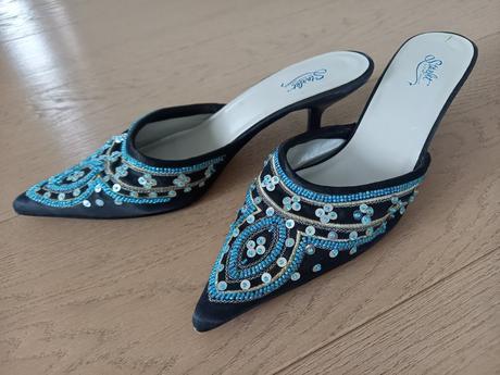 Darujem za poštovné lodičky s voľnou pätou, 38