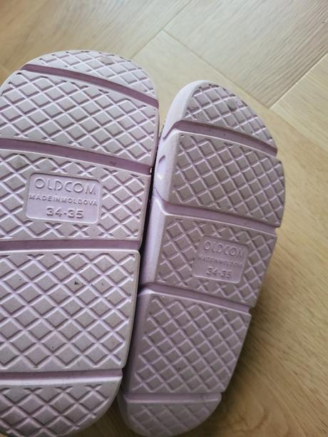 Dievcenske slapky, 34