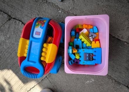 Vozík s kockami mega blocks, 
