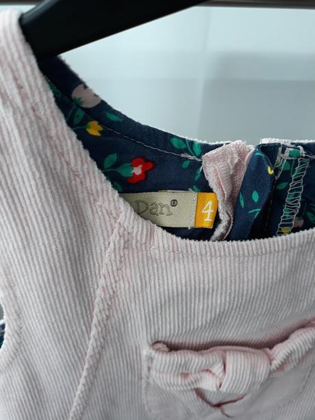 Šaty - menčestrové, 104