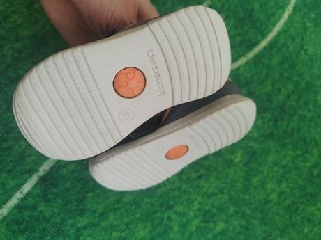 Kožené sandále biomecanics - nové, 18