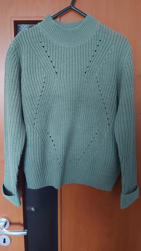 Pulóver vojenskej zelenej farby č.146/152, 146