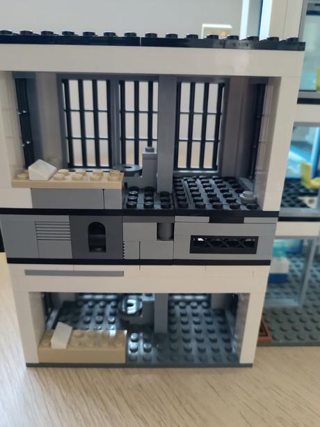 Lego city 60141 policajná stanica,