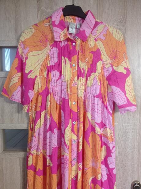 Farebné šaty yas, s