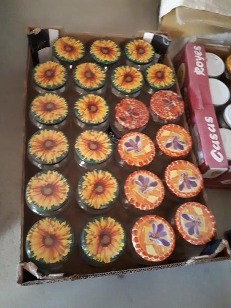 Flasky a vrchnaky na med (z medu), 