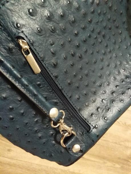 Tmavomodrá celokožená kvalitná kabelka /ruksačik, 