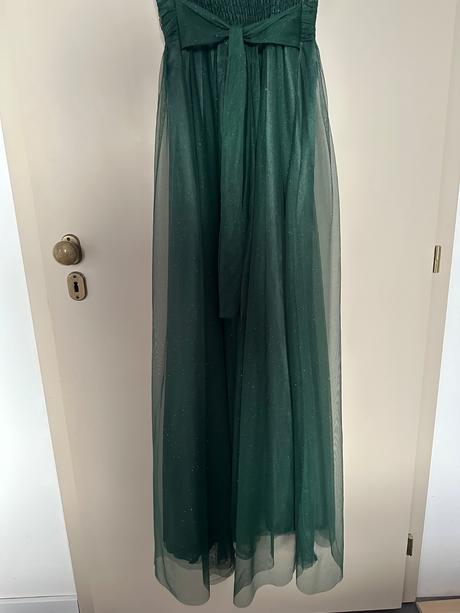 Trblietave šaty aj motýlik, 