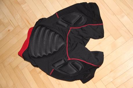 Kraťasové chrániče na motoršporty veľkosť xl, 