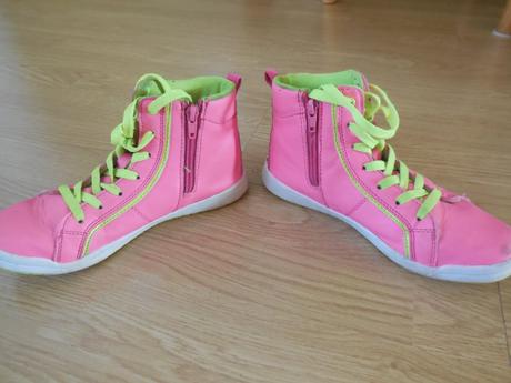 Vyššie tenisky, 34