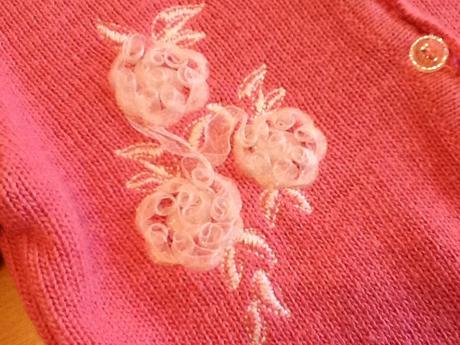 Svetrík s 3d kvietkami., 92