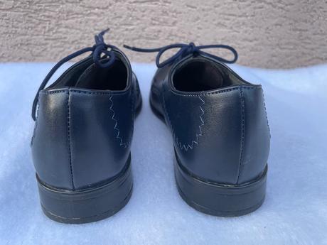 Slávnostné topánočky, 33