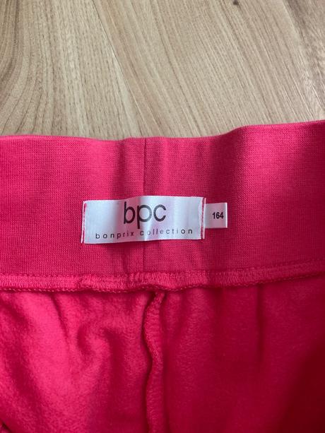 Kraťasy s nápisom, 164