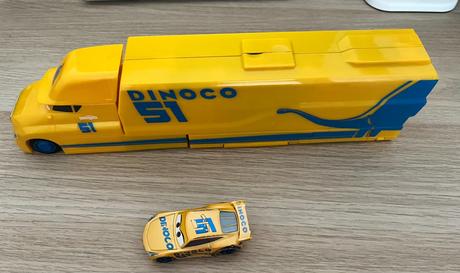 Mattel cars 3 transportér dinoco,
