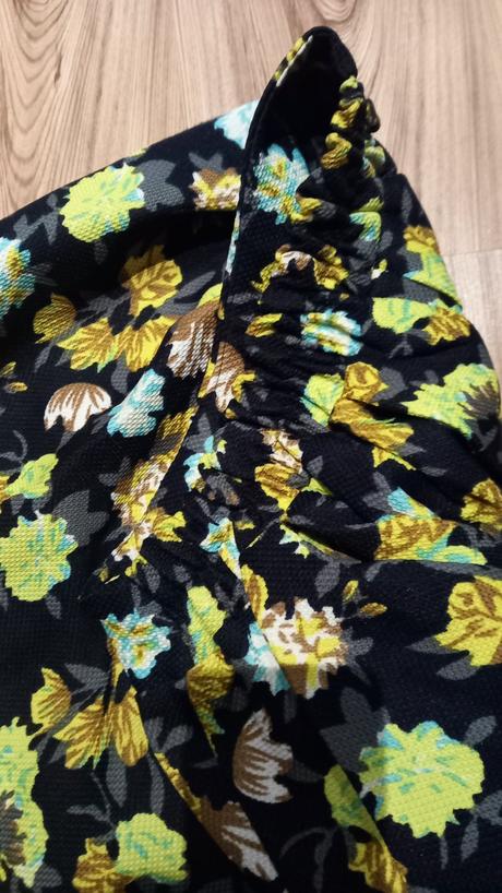 Kvetovaná midi sukňa, xs