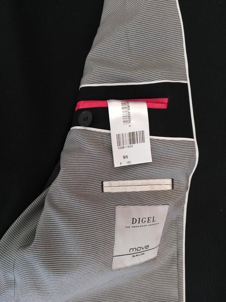 Kvalitný pánsky oblek, 50