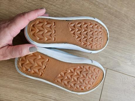 Strieborné tenisky, reserved,32