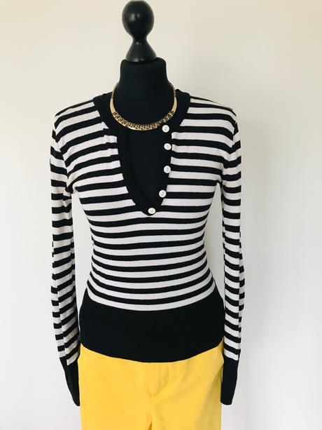 Sveter čiernobiely,