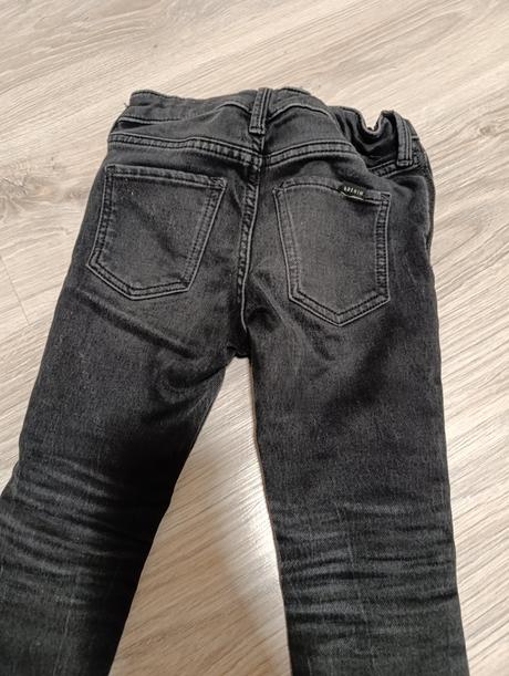 Chlapčenské štýlové čierne rifle, 104